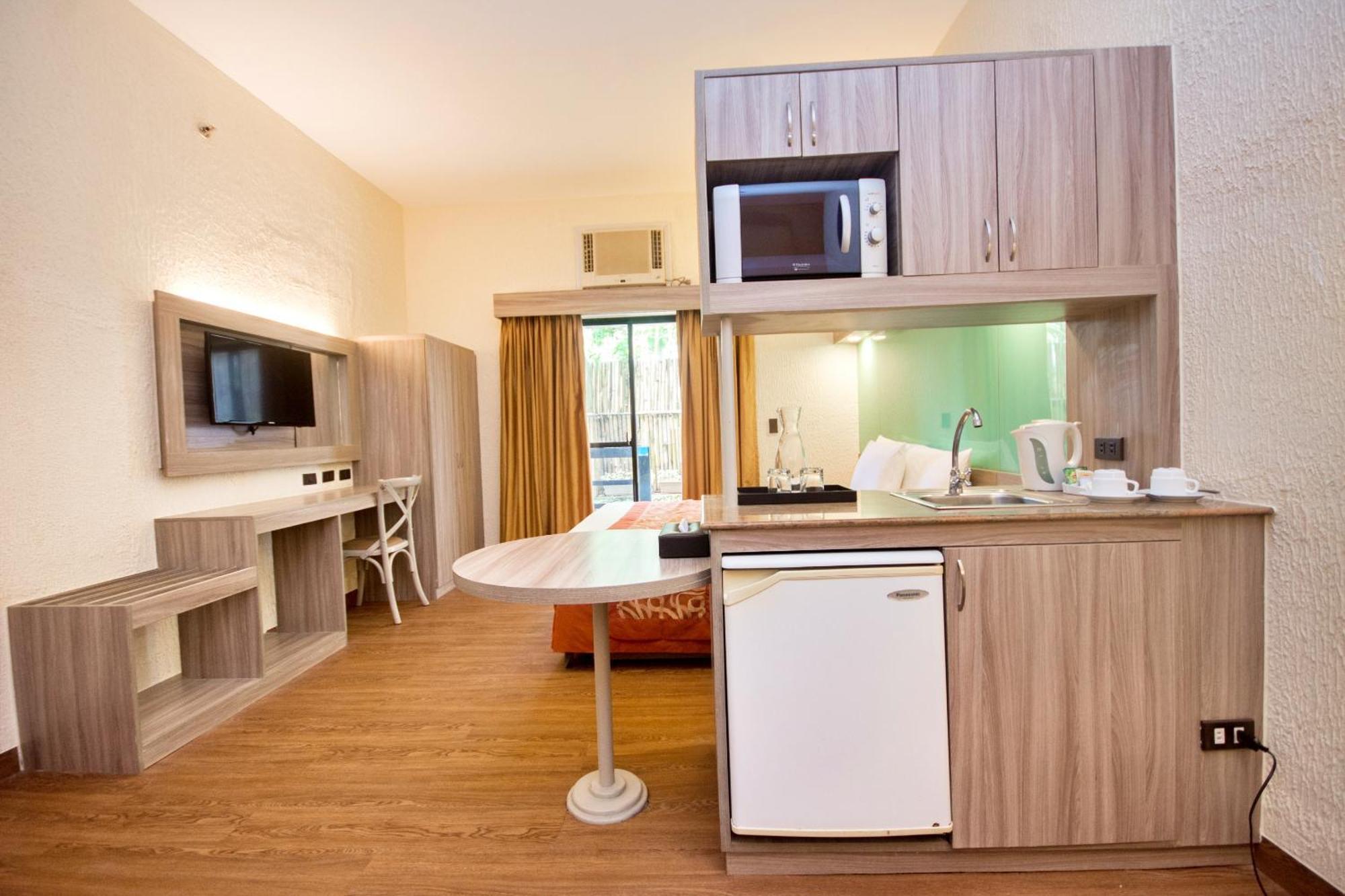 Microtel By Wyndham Boracay Balabag  Екстериор снимка